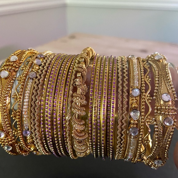 Beautiful side of bangles - Like New!!! - Picture 2 of 5